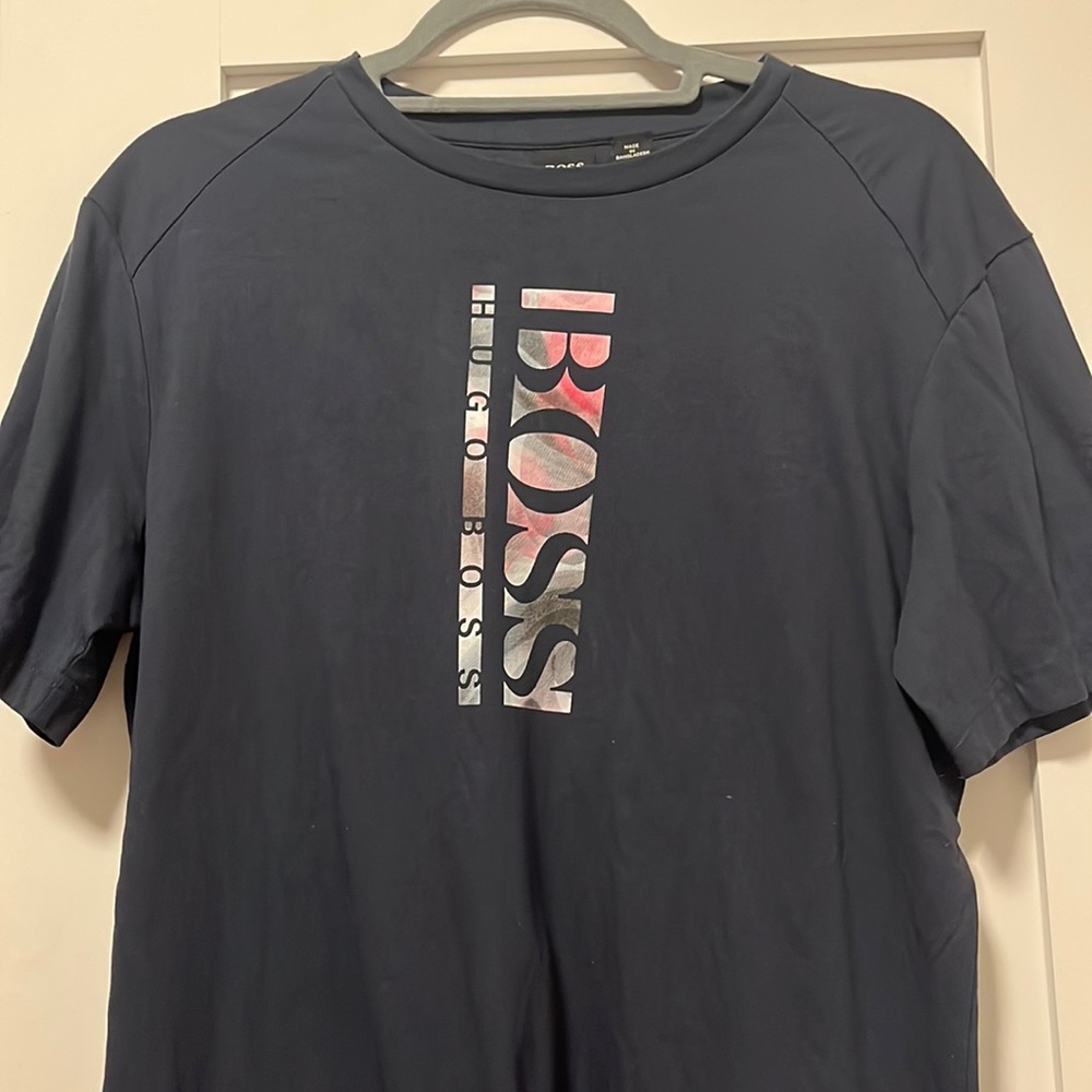 Hugo Boss tshirt - medium logo t